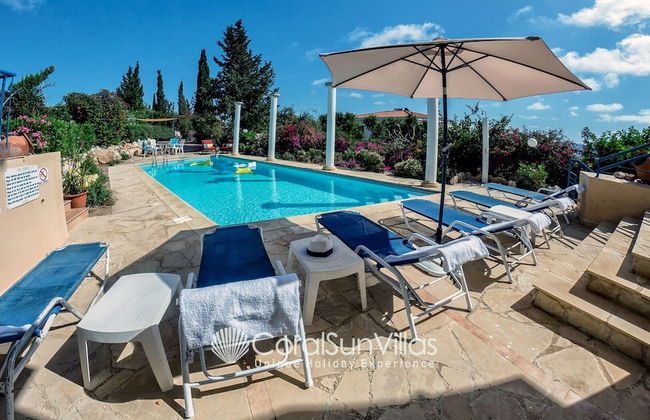 Wonderful Quiet Area, Completely Privacy, Large Private Pool, Colourful Garden - Foto 25