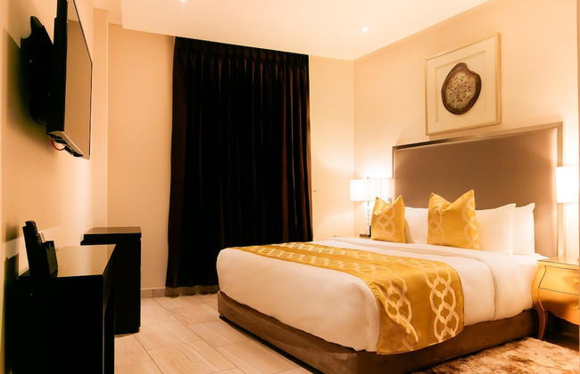 Oak Plaza Suites - Photo 8