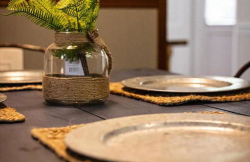 5BR Woodland Retreat on 7 Acres with a Pond - Foto 40