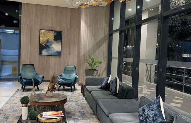 Andi and Frances' Place at BGC - Photo 3