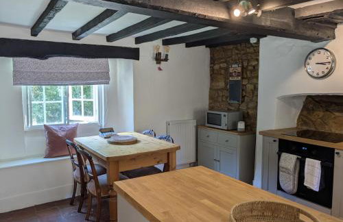 Period Thatched Cottage Towcester - Photo 23