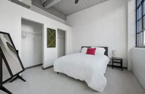 2125 Superior Living - Photo 44