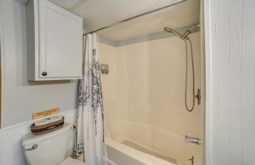 Lakefront Wisconsin Home with Boat Dock and Fire Pit! - Foto 16