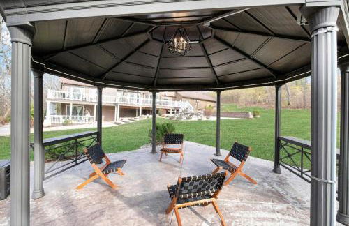 Hillside vacation next to Overland Park Kansas nature trail grill and fun - Foto 19