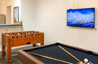 Waterfront Retreat with Spectacular Interior, Jacuzzi and Game Room in NC - Foto 40