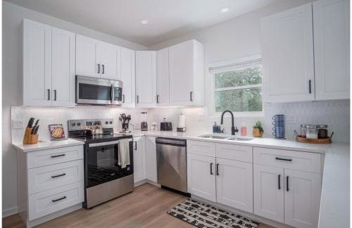 Vibrant 4BR3BA Oasis Near Happy Downtown - Foto 17