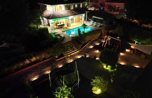 Villa Cecilia - 4 bedrooms, 4 bathrooms, inside heated pool, gym - Photo 3