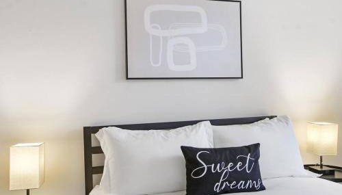 Sleek & Functional 2-Bedroom Apt - Hyde Park 405 - Photo 5