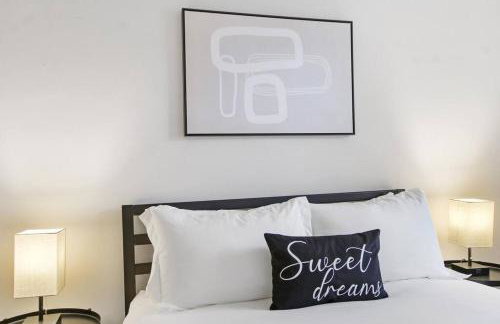 Sleek & Functional 2-Bedroom Apt - Hyde Park 405 - Photo 5