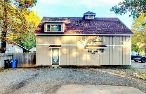 Explore Caves and Coast! Family-Friendly Oregon Stay - Foto 1