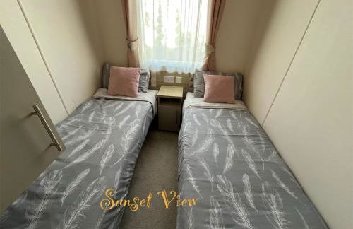 Tattershall Lakes Sunset View Caravan Lakeside, Hot Tub, Garden, Private Fishing Peg & WiFi - Foto 49