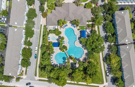 Modern 2BR2BA Pool Gym Near Airport #8 - Foto 28