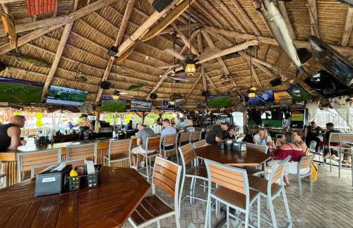 Relaxing Beach Escape - Oceanfront Pool and Tiki - Foto 34