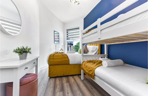 Stylish and Family Friendly 3 Bedroom Apartment - Photo 24