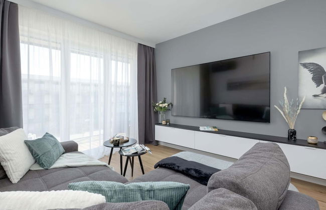 Apartment Overlooking the River, Pool, Dziwnow - Photo 1