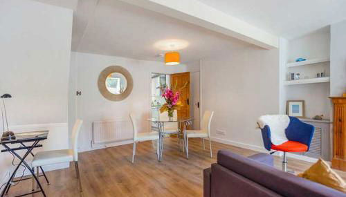 Relax with the whole family at the cosy cottage - Business rates available please enquire - Foto 3