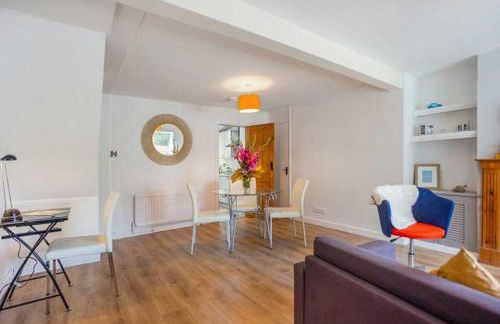 Relax with the whole family at the cosy cottage - Business rates available please enquire - Foto 3