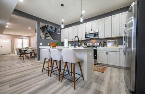 Modern & Stylish - Mins to Downtown - Family Friendly - Photo 6