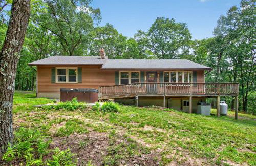 20 acres w Private Pavilion, Fireplace & Fire Pit - Foto 48