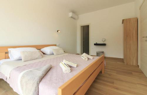 New modern villa Gogo with private pool near the beach and town of Pula by WiiBuk - Foto 45