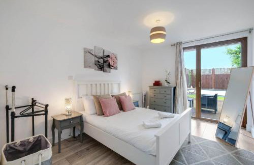 Multiple 2-Bedroom Apartments near Harry Potter Studios - 2-Minute walk to Bushey Station - 20 Minutes to London Euston - Ideal for Families & Business - Free Parking - Foto 3