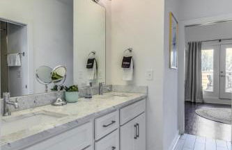 Stylish 4 Bed with Rooftop, Garage Near Hot Spots Less Than 5 Mins to Belmont, 10 Mins to Broadway, 24 Hour Hospitality Team, Perfect for Groups, Available for Long Term Rental - Foto 13