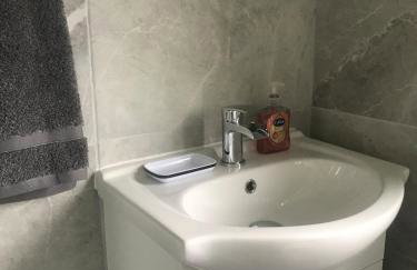 Quiet 2-Bed with Private Garden and Drive - Foto 55