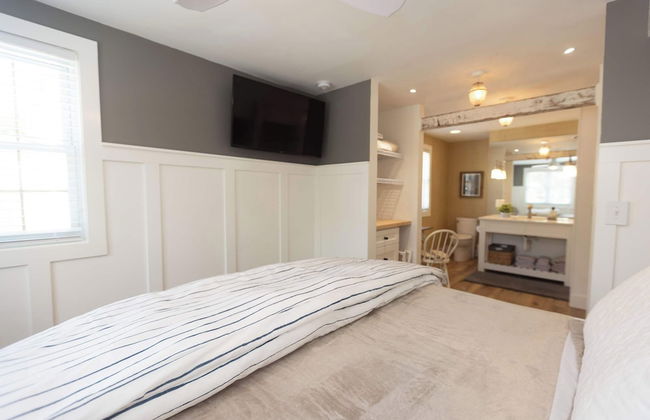 Heaven on Earth! 2 BDR Fontana Flat, Walk to Lake - Photo 3