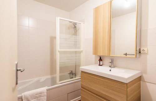 Pieds Dans L'eau Madame est Servie - Foto 17