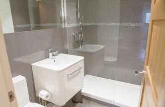 Superb 2 bedroom town apartment, quiet location - Photo 4