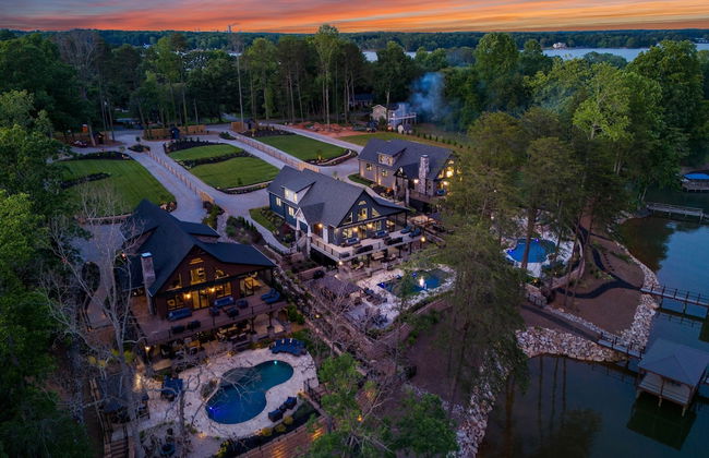 Gray Fox Lodge by Avantstay Waterslide Pool Theater Sleeps 23 - Foto 74