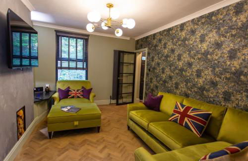 NEW Refurbished Cottage near Alton Towers Sleeps 6 Ashbourne Peak District Derbyshire - Foto 7