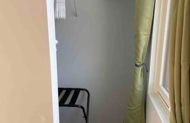 OTR, QUEEN Bed, 50in TV, Workspace, Near Lightrail - Foto 16