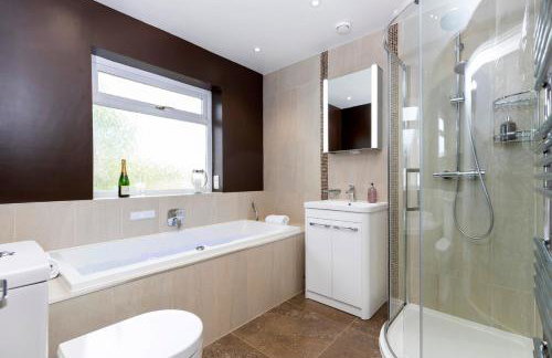 The Lodge - Photo 29