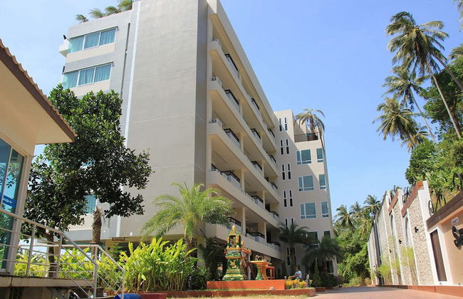 Sea and Sky Condominium by Lofty - Photo 31