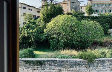 The Village View Apartment - Photo 21