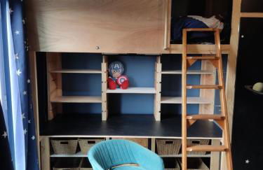 Unique Penthouse with Home Cinema, Panoramic Views & Eco-Chic Design - Foto 28