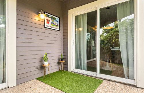 Serene SoCo Escape, Walk to Cafes and Free Parking - Photo 34