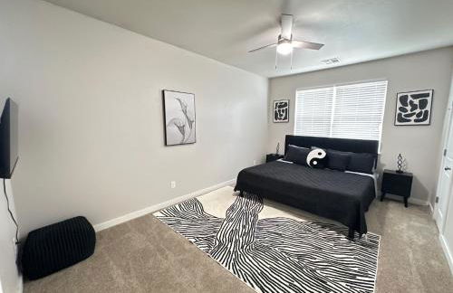 Luxury 3BR Townhome Stay - Foto 29