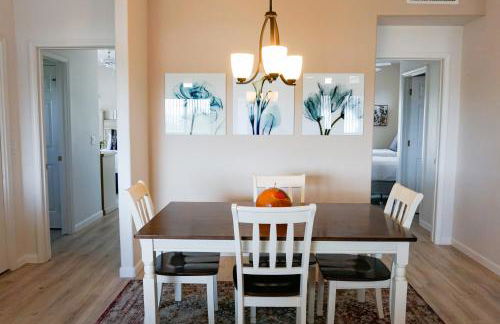 Renovated condo with updated floors, pool, hot tub & mountain views - Foto 7