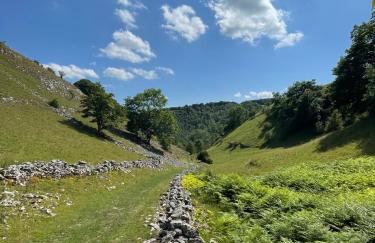 Beautiful old bank in Bakewell - Photo 22