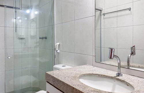 Aptos em condominio frente mar na praia de Taperapuã, atravessou a rua está na praia, aptos com 2 quartos com ar condicionado, internet privativa 300MBPS, 1 vaga de garagem, acomodam até 6 pessoas - Foto 71