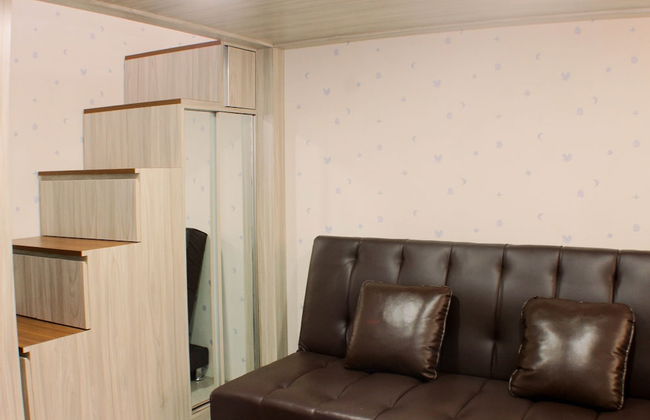 Stunning And Comfy Studio Apartment Transpark Juanda - Photo 1