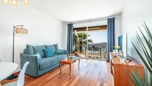 Extraordinary Sea View - 1 Bdr with AC - Photo 3