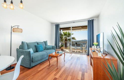 Extraordinary Sea View - 1 Bdr with AC - Photo 3