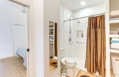 New 3BR Lakefront Home w Dock and Fishing Pond - Foto 16