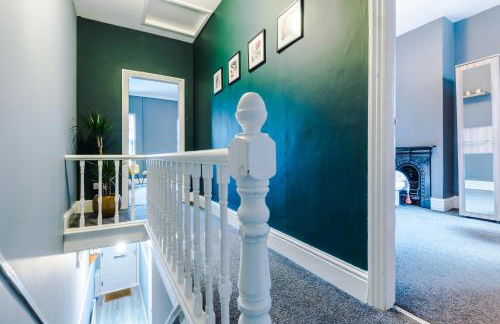 Spacious Modern Chester Home - Great Location - Photo 48