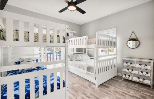 Walkable Topsail Retreat with Hot Tub and Views - Foto 42