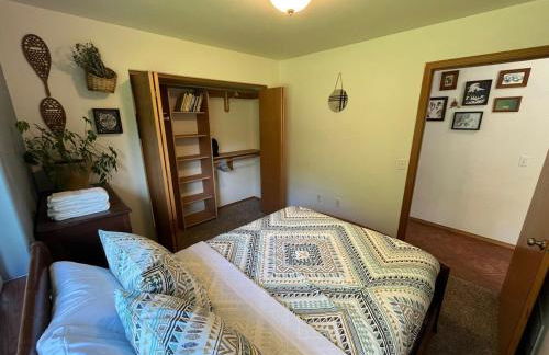 Cozy Palmer Retreat with Steam Sauna and Playground - Foto 21