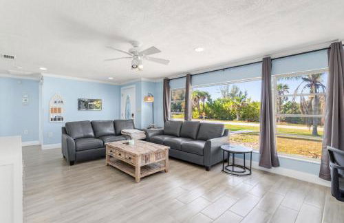 Relaxing 4 bedroom home with Pool - Photo 9